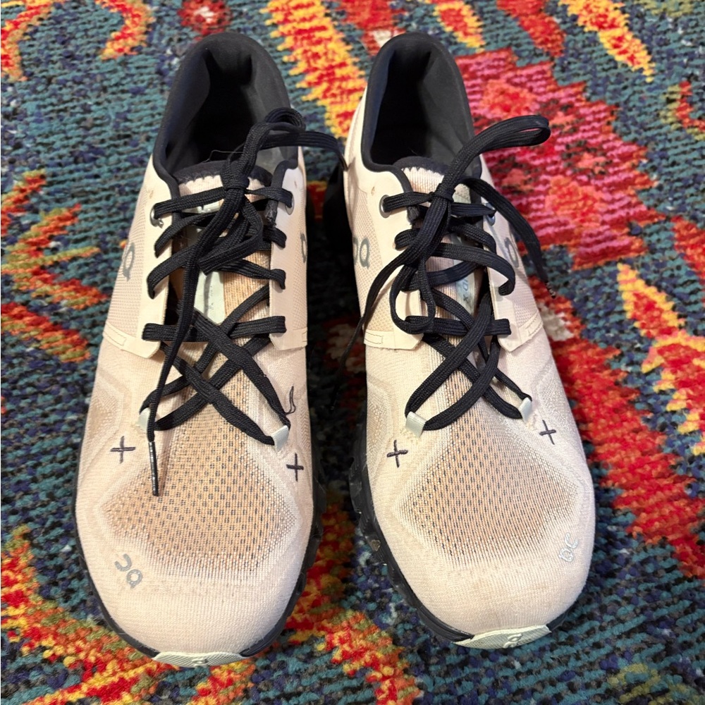 On Cloud Fawn/Black Sneakers